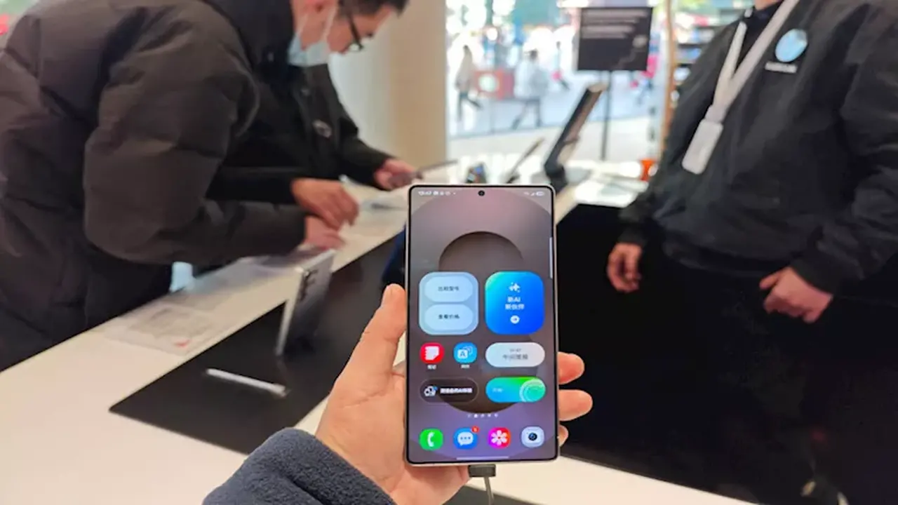 تصميم مبتكر.. هاتف سامسونج المنافس يعرف مواصفات 2026